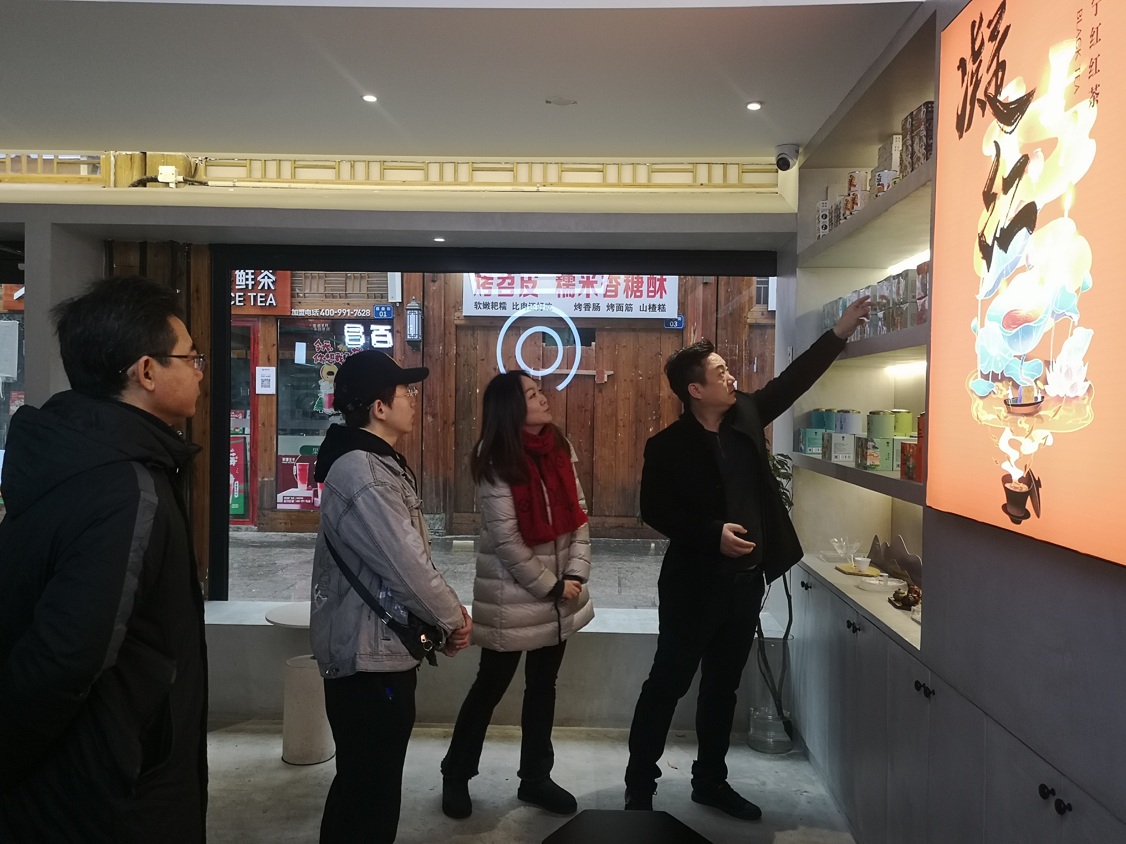 李文辉调研“有里吾茶”旗舰店和万花百合•VR仓储式超市项目工地