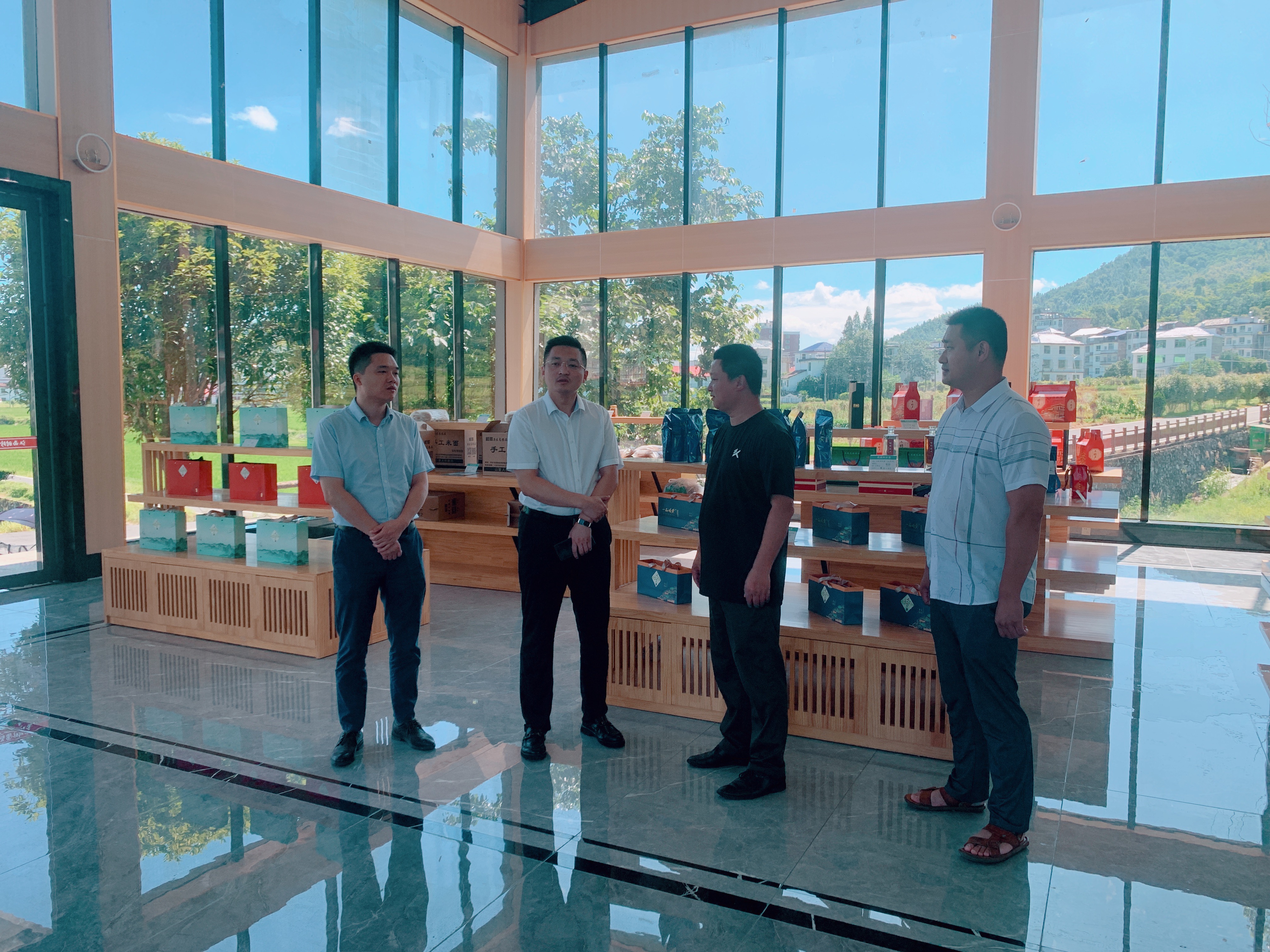 吴同忭赴湘东区考察县域商贸流通网络 建设项目选址事宜