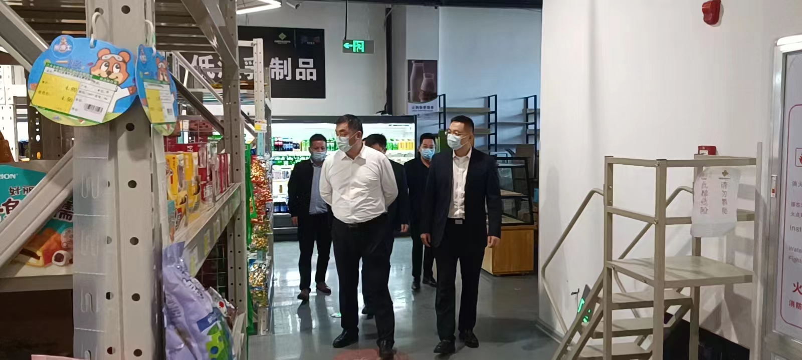 集团董事长陈立新一行到万花百合 仓储会员店调研